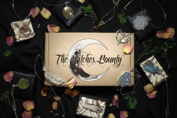 the-witches-bounty-by-the-moon-box-shop the-witches-bounty-by-the-moon-box-shop